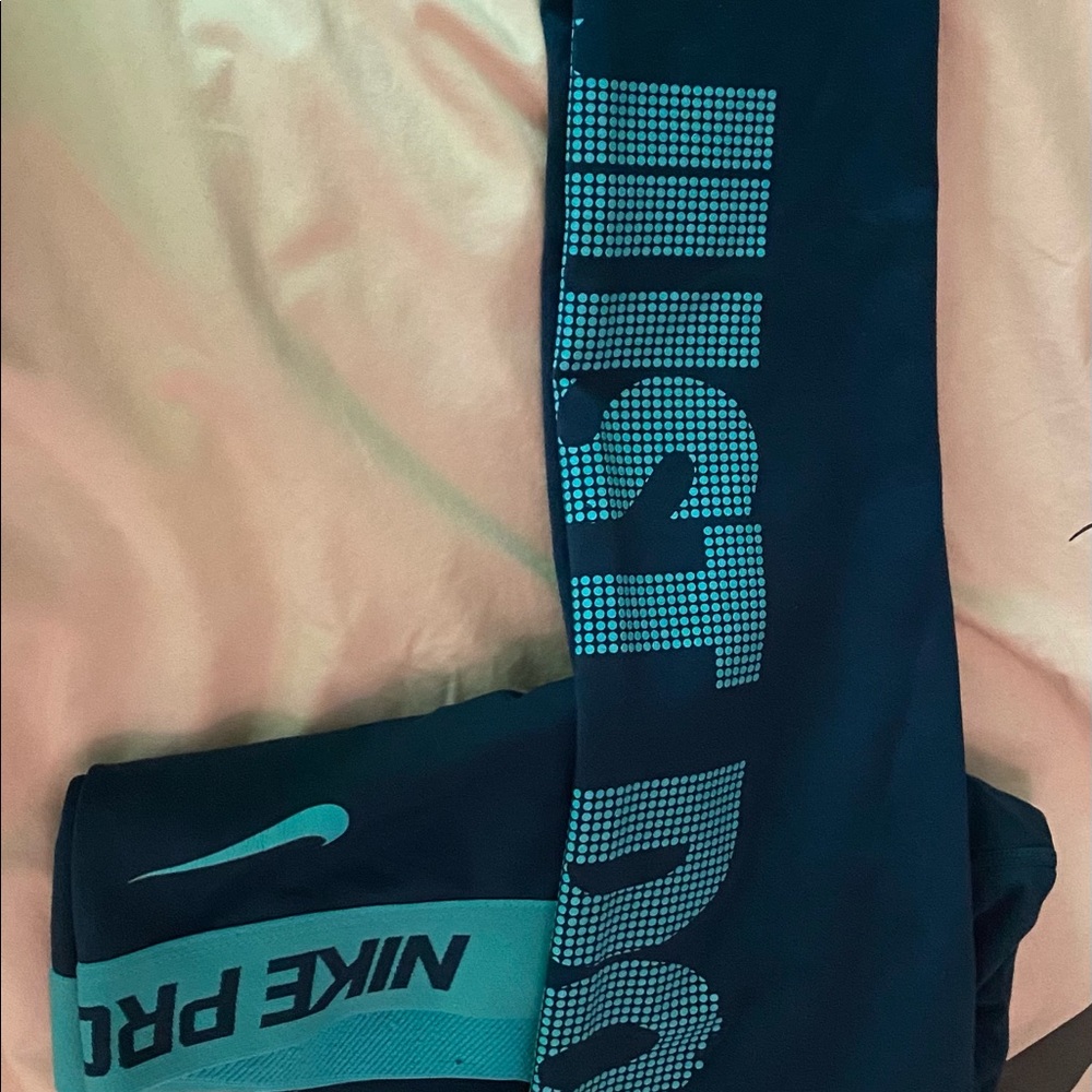 Nike leggings. Size small. Like new